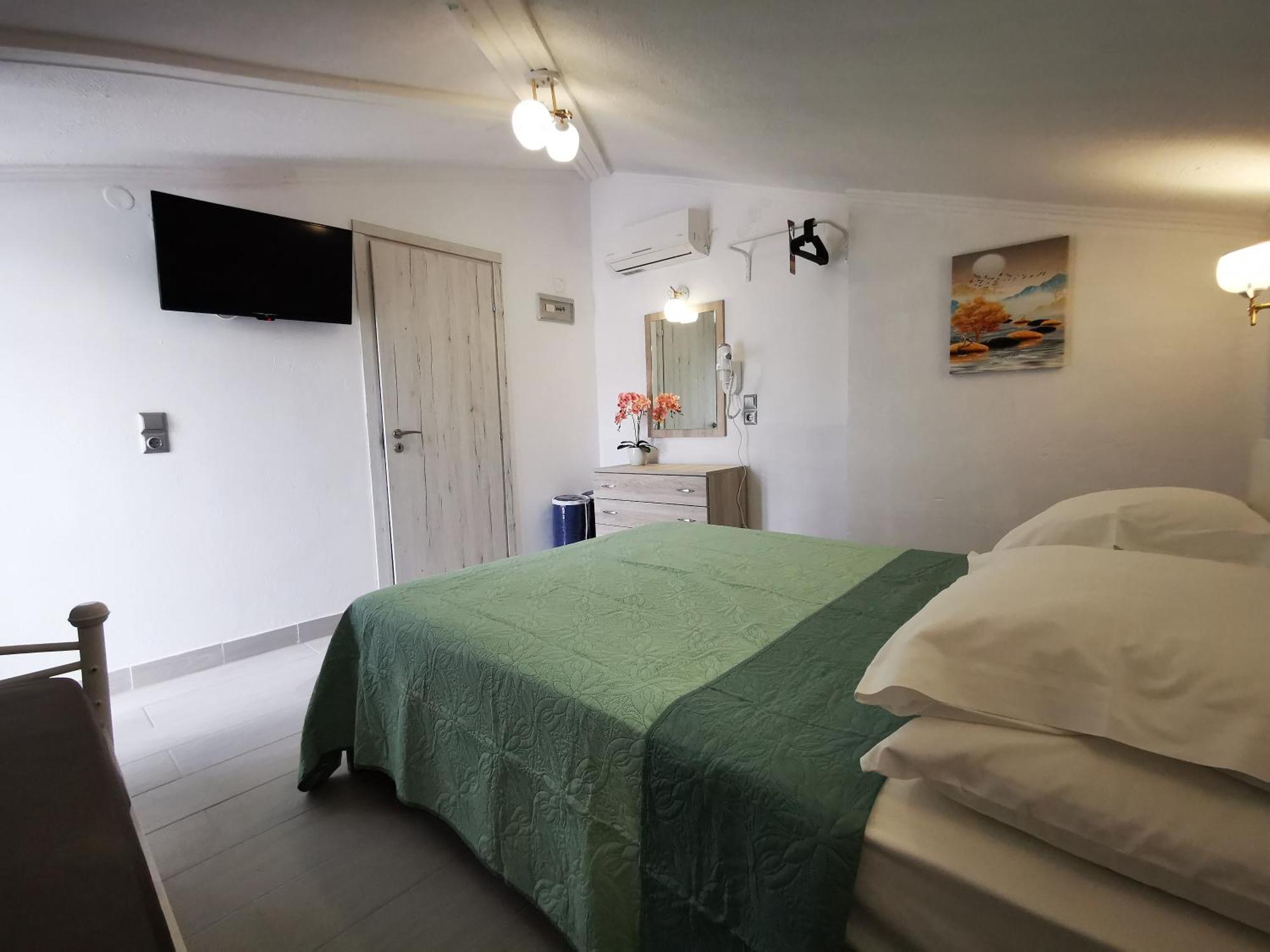 Anthis Aparthotel *